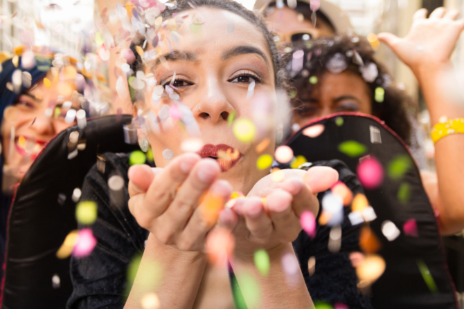 CARNAVAL: 7 dicas para preservar a saúde dos seus olhos durante a folia!